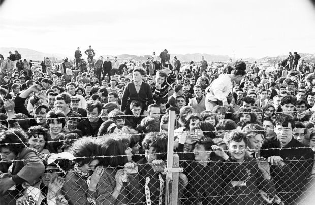 Crowd at Wellington Airport awaiting the arrival of The Beatles by Morrie Hill courtesy ATL