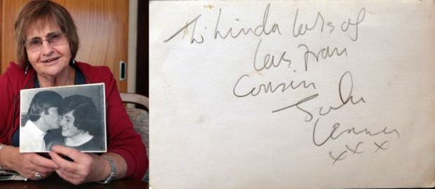 Lynda Mathews holding her photo with John Lennon and his autograph panorama Photos Diego Opatowski RNZ