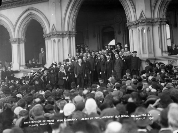 Politicians and a crowd outside Parliament Buildings upon the declaration of war with Germany